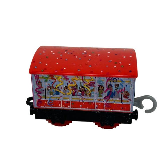 Thomas & Friends TrackMaster Golden Celebration Car - Picture 1 of 8